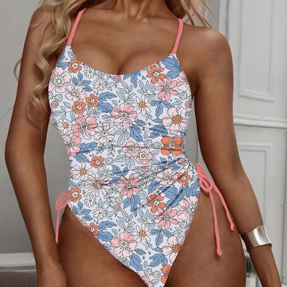 NWT Curve loving one piece swimsuit. Adjustable ties for showing more/less S-S - Picture 5 of 8